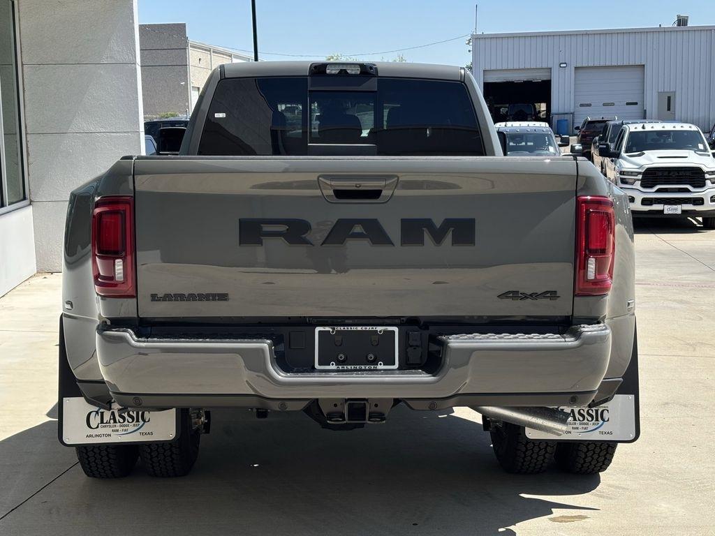 RAM 3500 Laramie Mega Cab 4WD DRW 2026