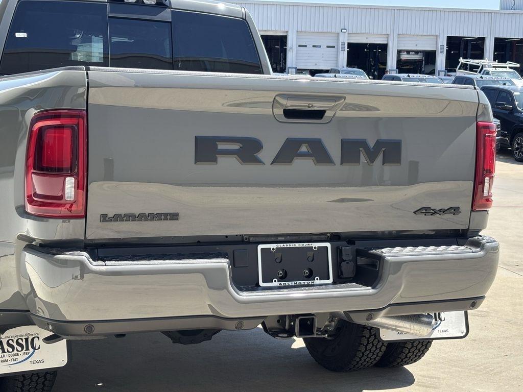 RAM 3500 Laramie Mega Cab 4WD DRW 2026