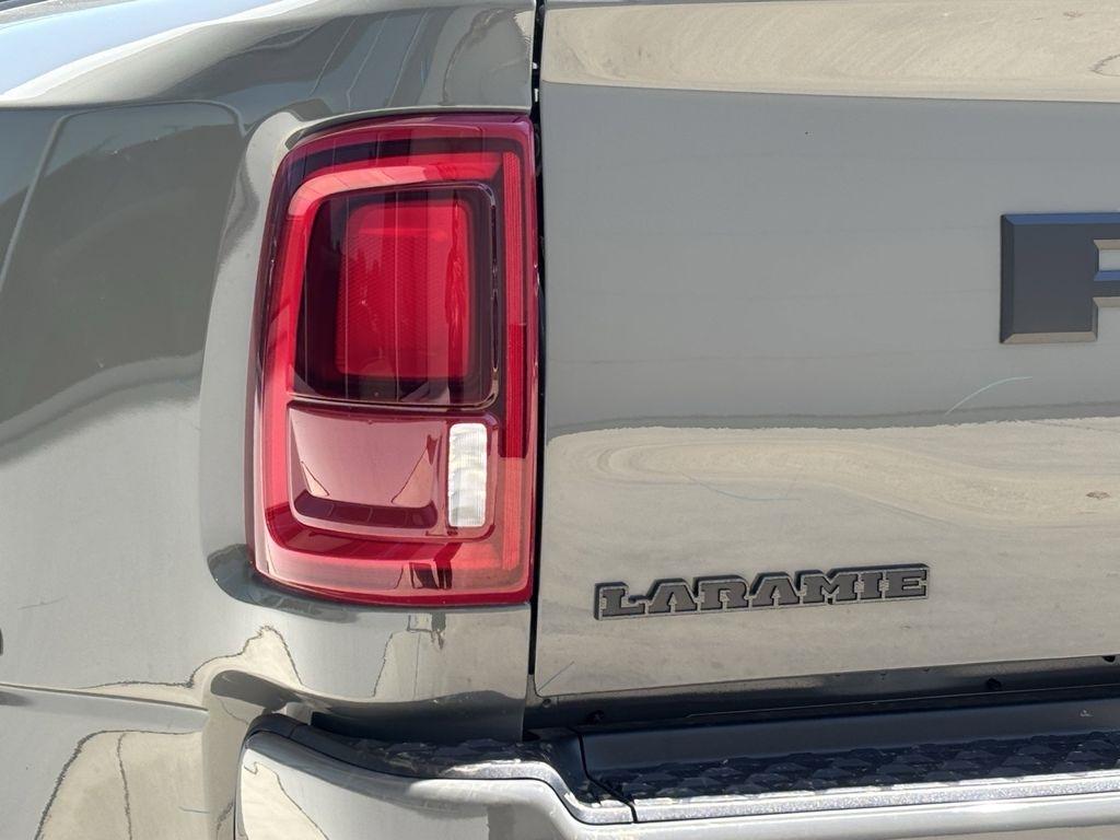 RAM 3500 Laramie Mega Cab 4WD DRW 2026