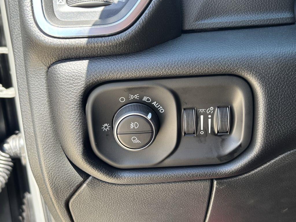 RAM 3500 Laramie Mega Cab 4WD DRW 2026
