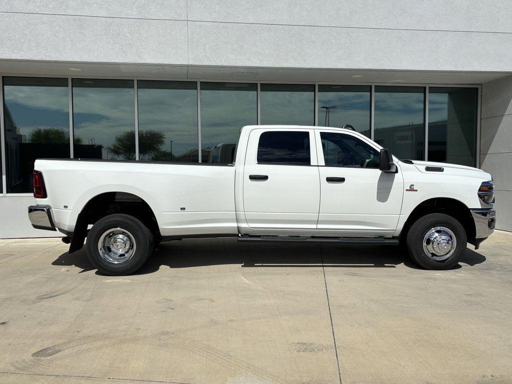 RAM 3500 Tradesman Crew Cab 4WD DRW 2026