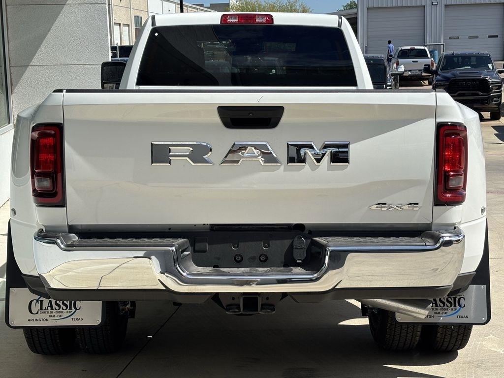 RAM 3500 Tradesman Crew Cab 4WD DRW 2026