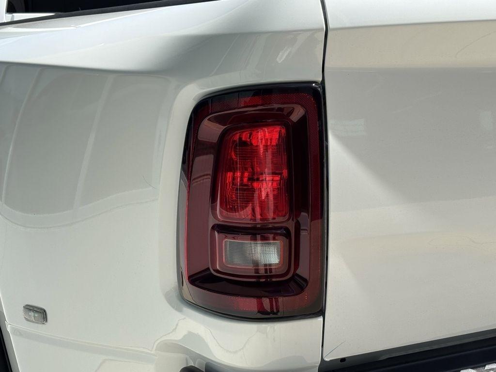 RAM 3500 Tradesman Crew Cab 4WD DRW 2026