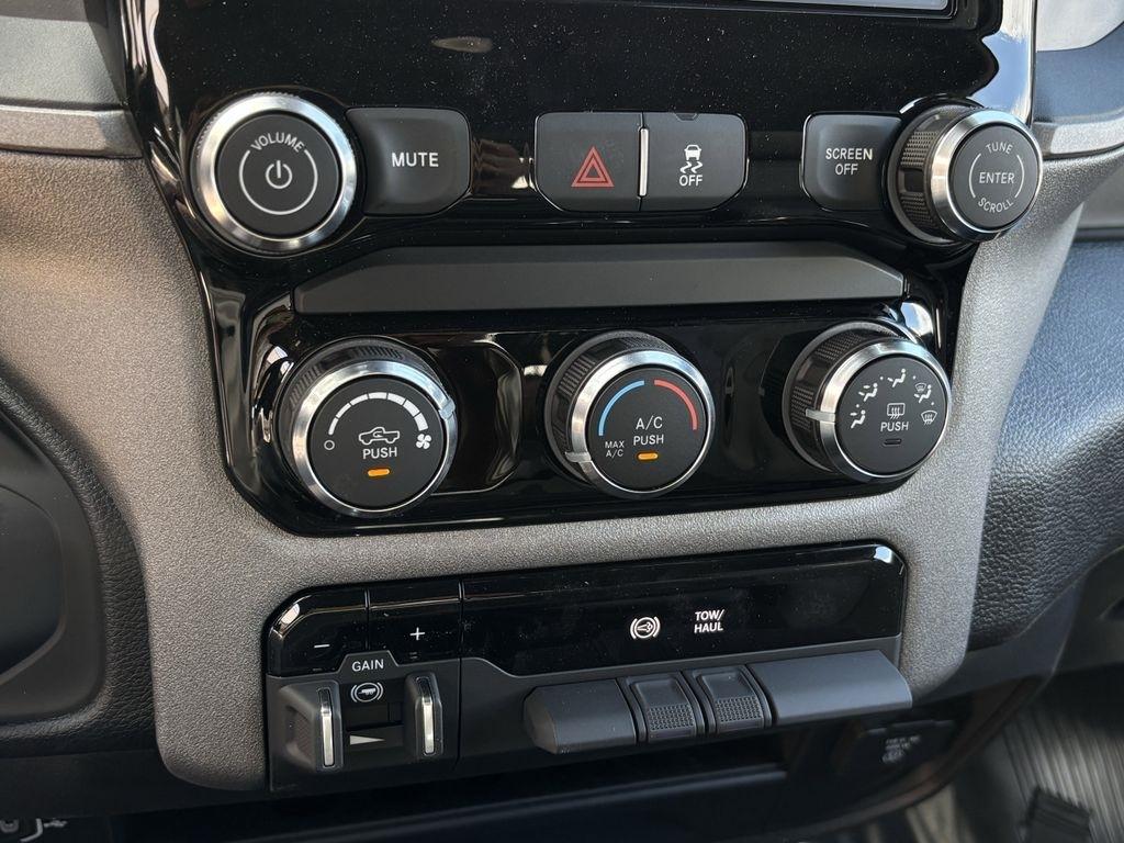 RAM 3500 Tradesman Crew Cab 4WD DRW 2026
