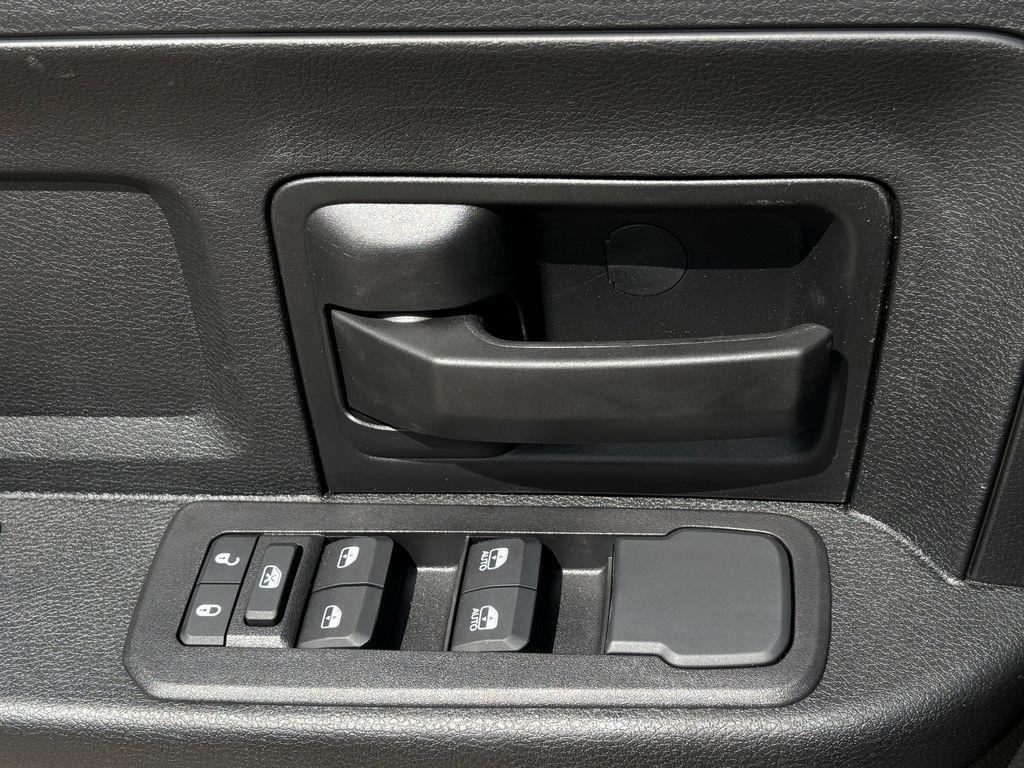 RAM 3500 Tradesman Crew Cab 4WD DRW 2026