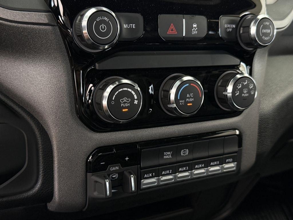 RAM 3500 Crew Cab 4WD DRW 2026