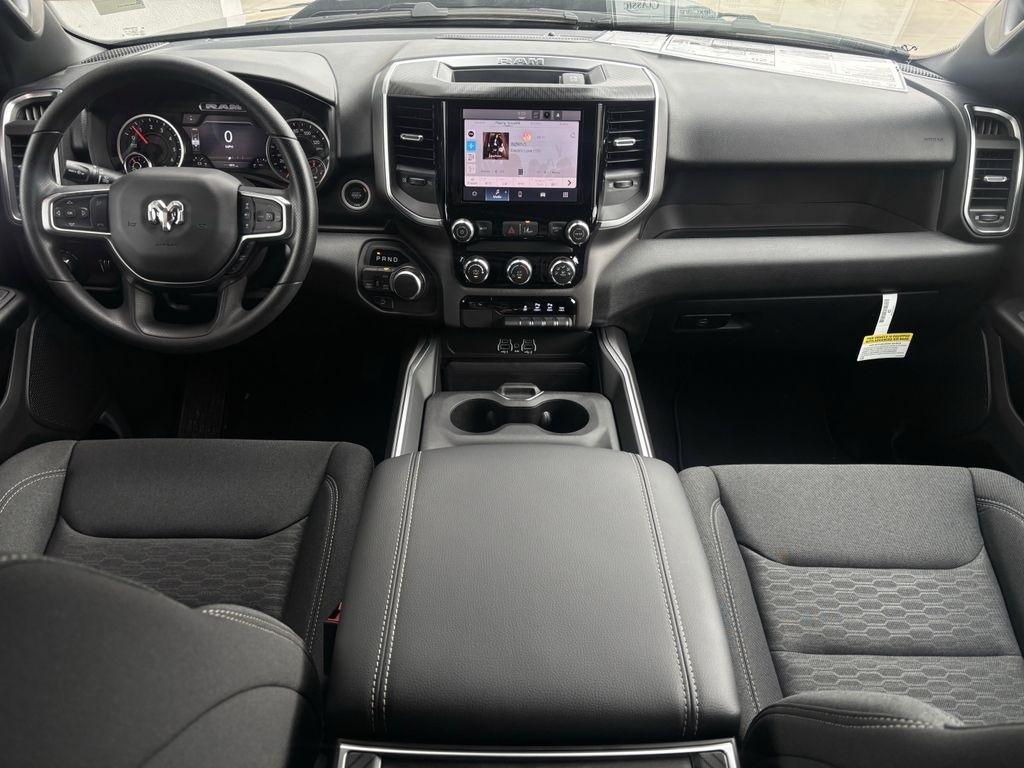 RAM 1500 Tradesman Crew Cab SWB 4WD 2026