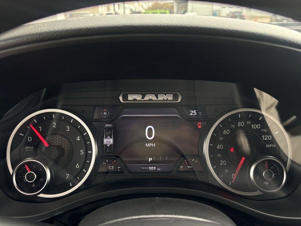 RAM 1500 Tradesman Crew Cab SWB 4WD 2026