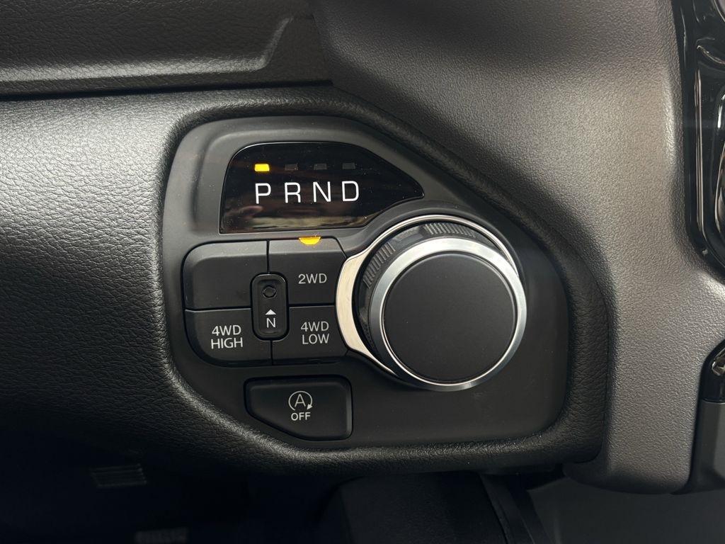 RAM 1500 Tradesman Crew Cab SWB 4WD 2026