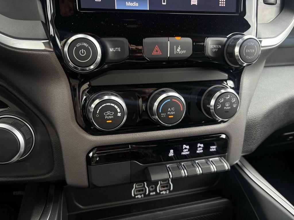 RAM 1500 Tradesman Crew Cab SWB 4WD 2026