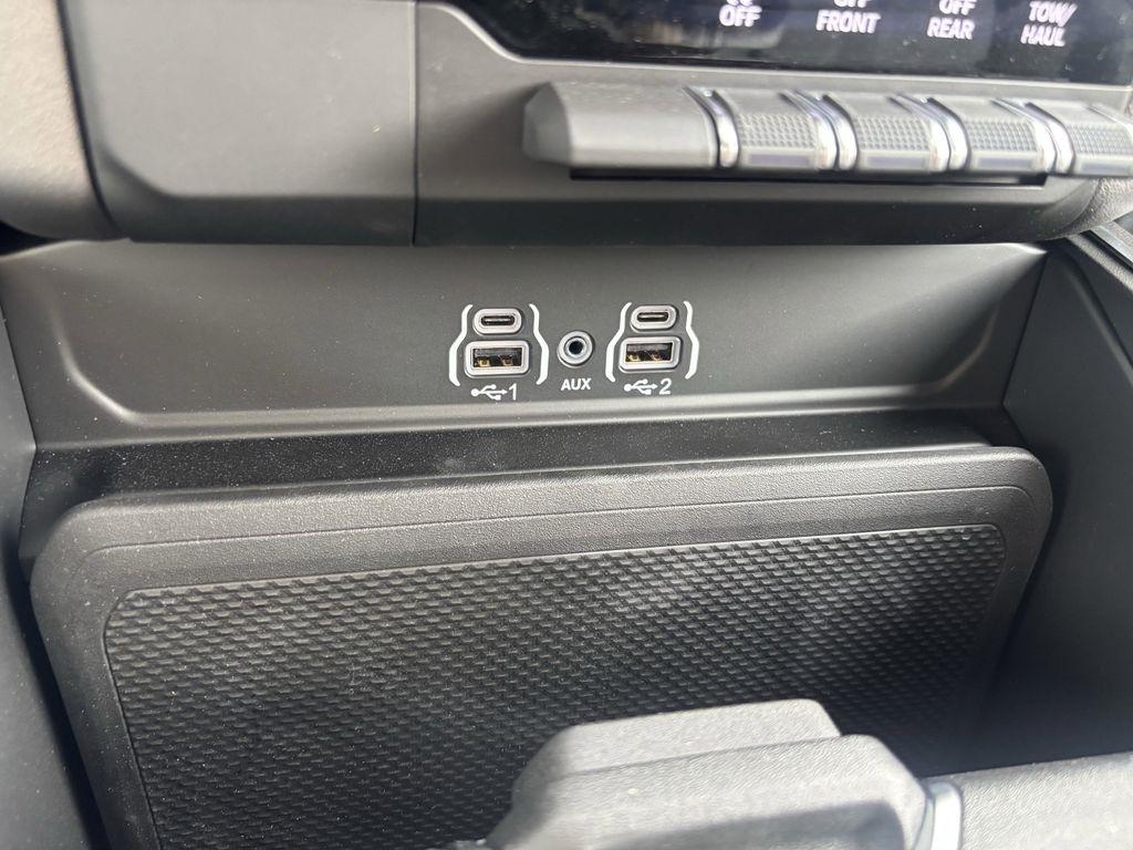 RAM 1500 Tradesman Crew Cab SWB 4WD 2026