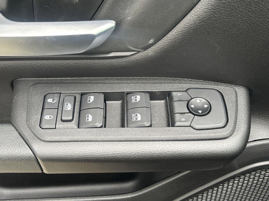 RAM 1500 Tradesman Crew Cab SWB 4WD 2026