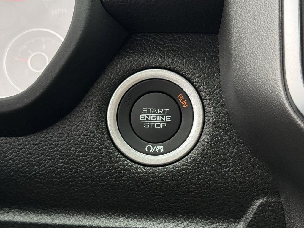 RAM 1500 Tradesman Crew Cab SWB 4WD 2026