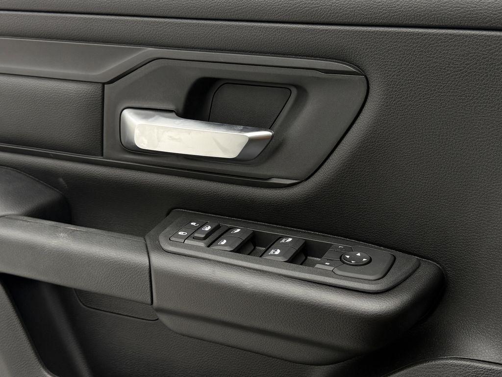 RAM 1500 Tradesman Crew Cab SWB 4WD 2026