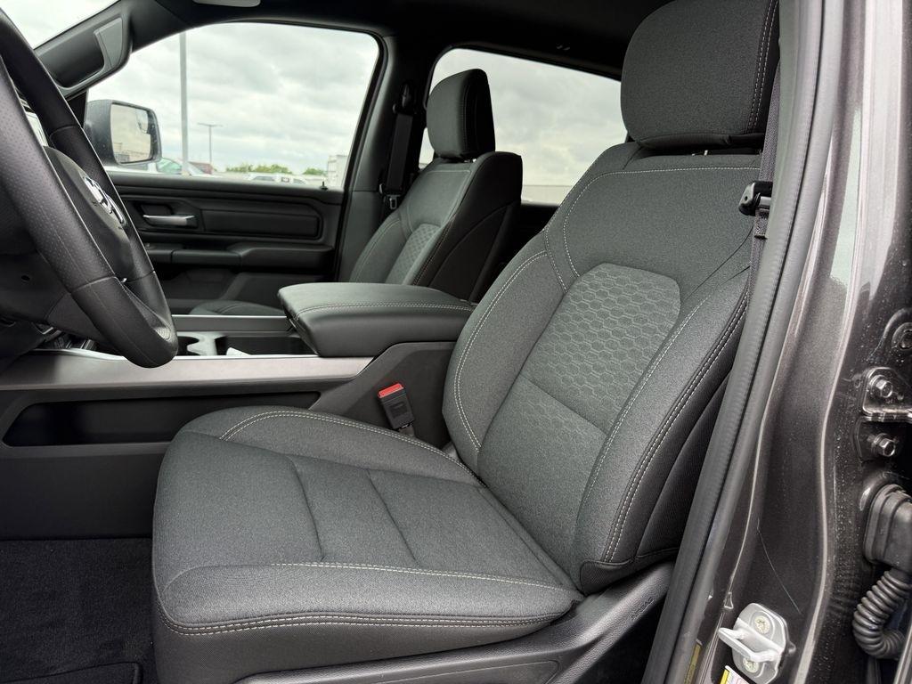 RAM 1500 Tradesman Crew Cab SWB 4WD 2026