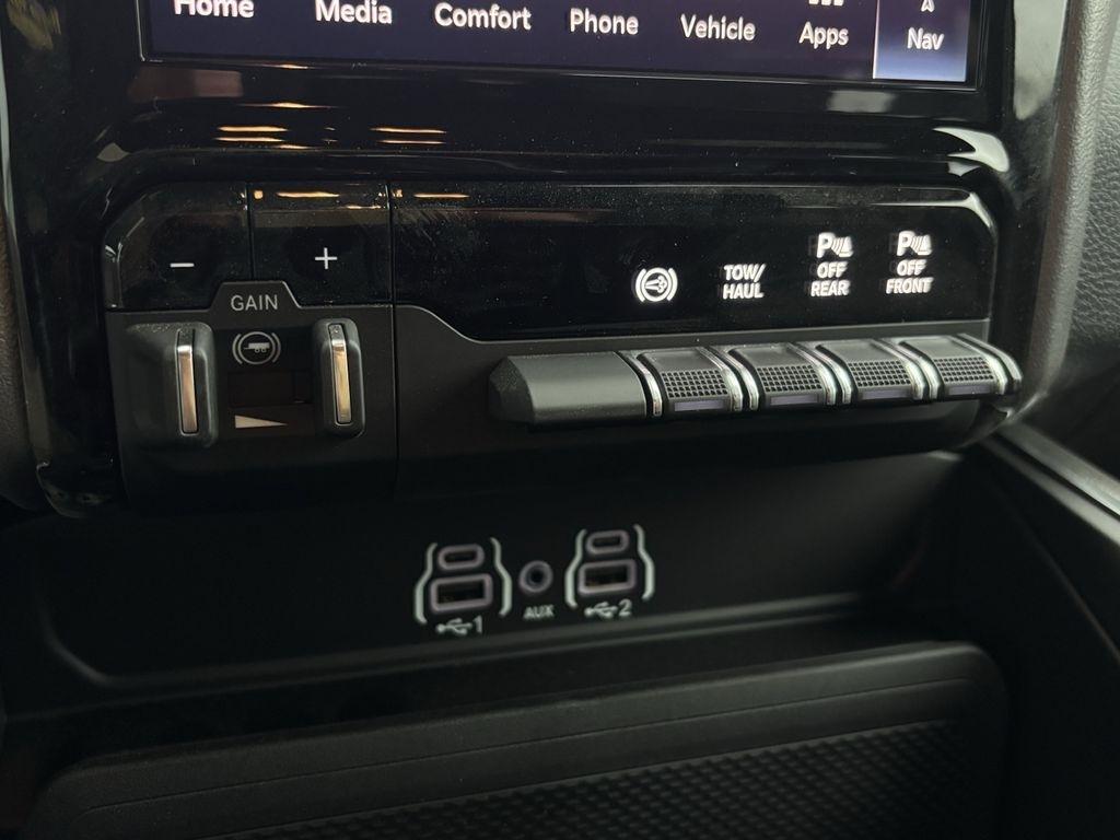 RAM 2500 Big Horn Crew Cab 4WD 2026