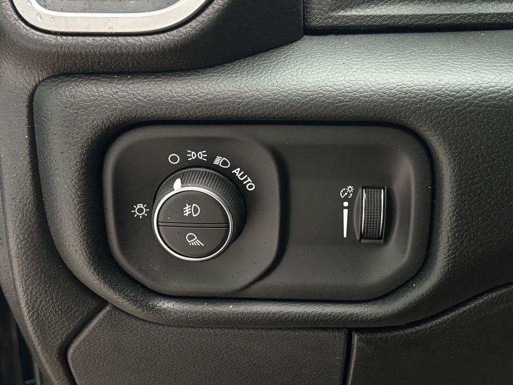 RAM 2500 Big Horn Crew Cab 4WD 2026