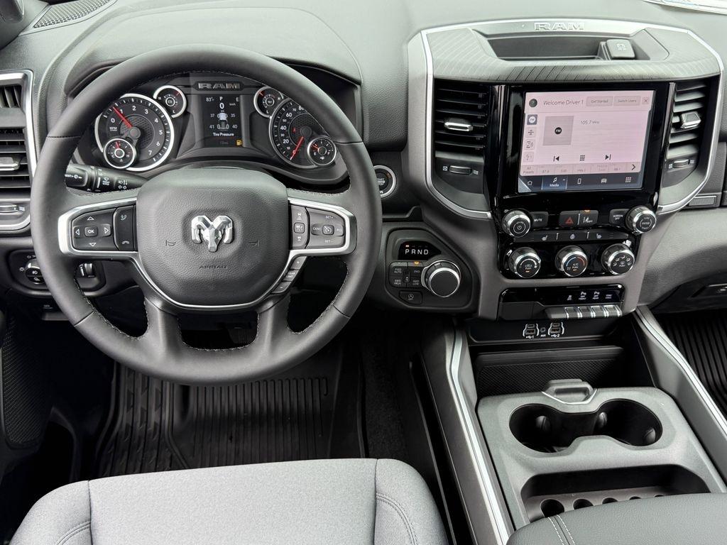 RAM 1500 Big Horn Crew Cab SWB 4WD 2026