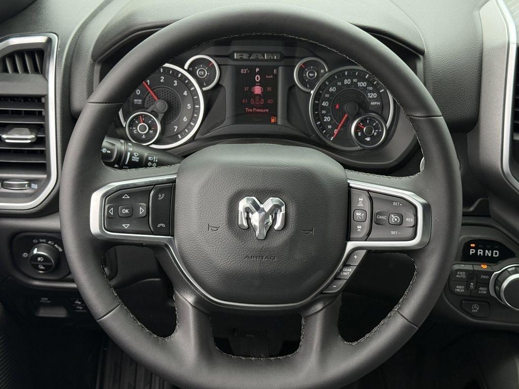 RAM 1500 Big Horn Crew Cab SWB 4WD 2026