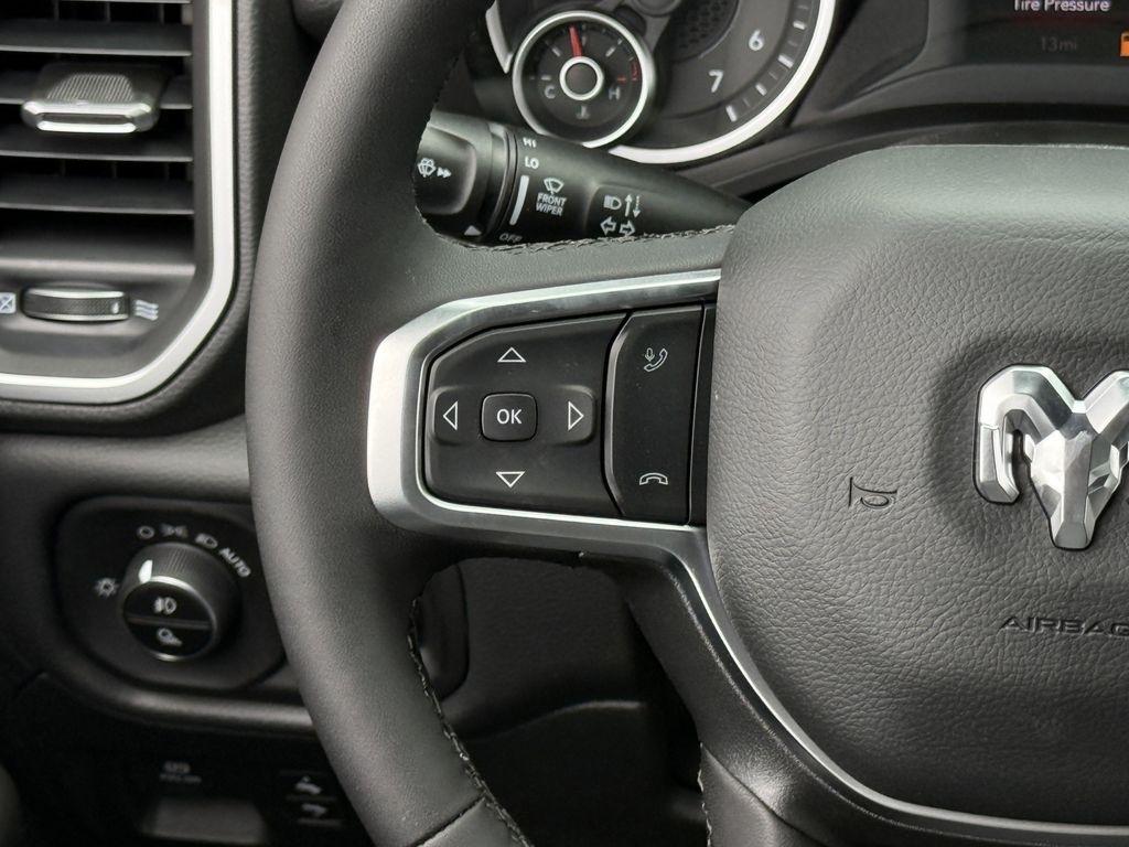 RAM 1500 Big Horn Crew Cab SWB 4WD 2026