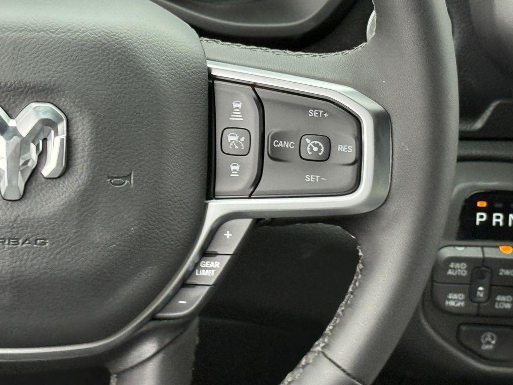 RAM 1500 Big Horn Crew Cab SWB 4WD 2026