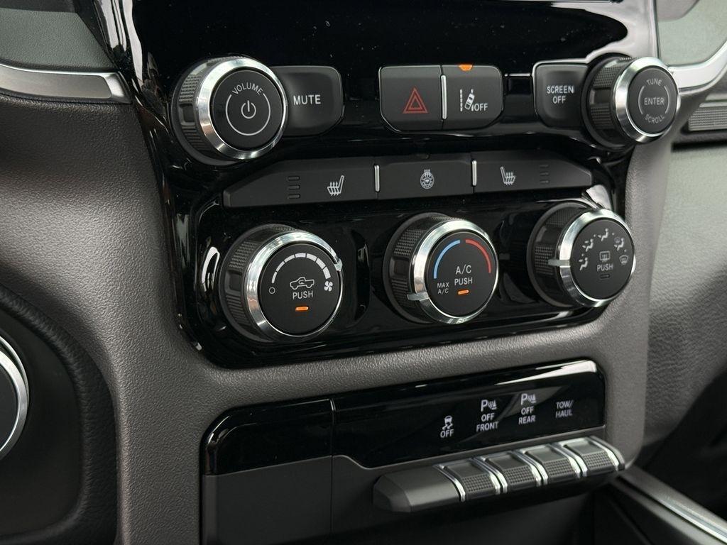 RAM 1500 Big Horn Crew Cab SWB 4WD 2026