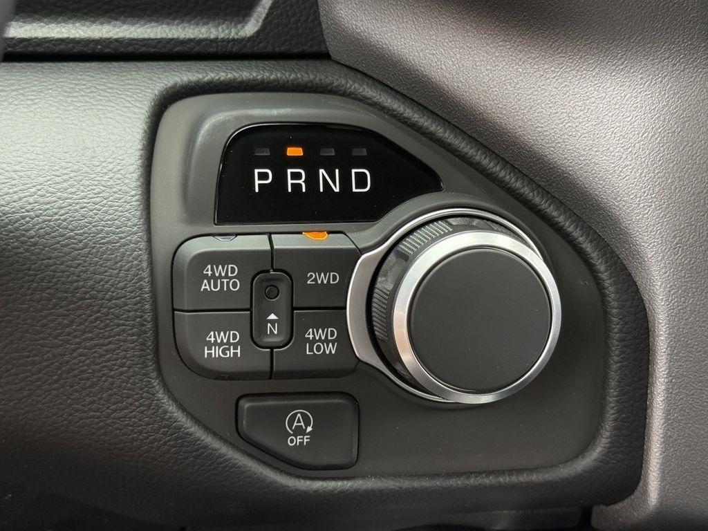 RAM 1500 Big Horn Crew Cab SWB 4WD 2026