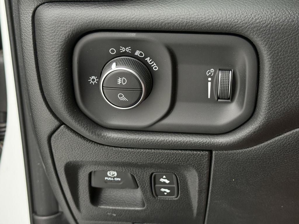RAM 1500 Big Horn Crew Cab SWB 4WD 2026