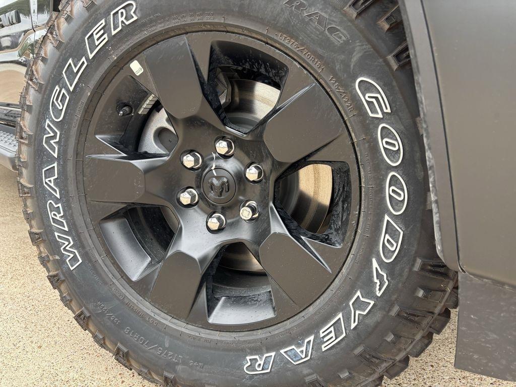 RAM 1500 Tradesman Crew Cab SWB 4WD 2026