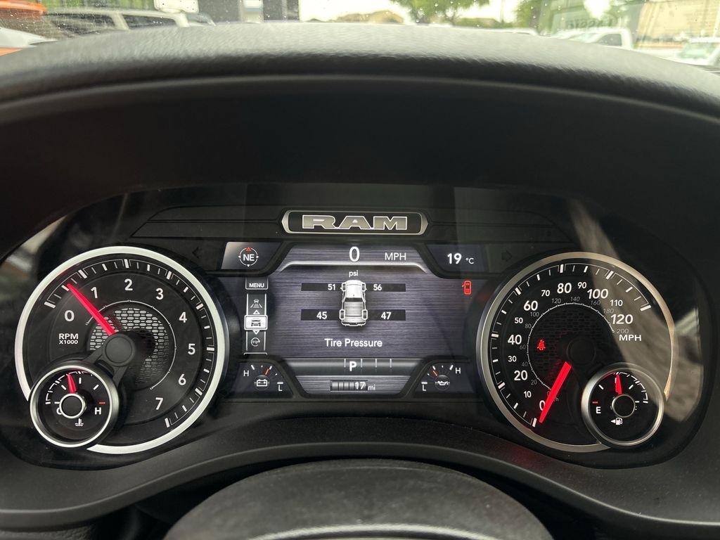 RAM 1500 Tradesman Crew Cab SWB 4WD 2026