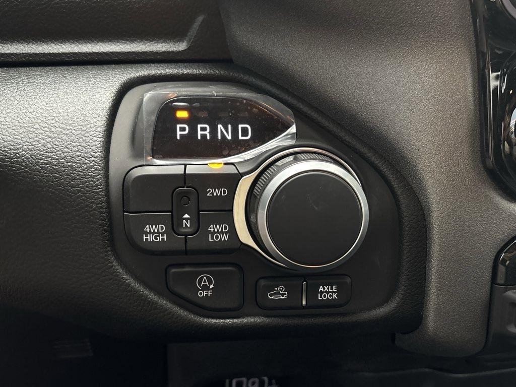 RAM 1500 Tradesman Crew Cab SWB 4WD 2026