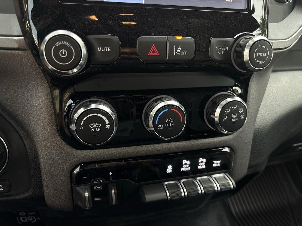 RAM 1500 Tradesman Crew Cab SWB 4WD 2026