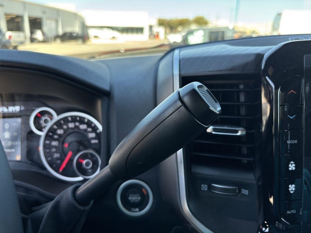 RAM 3500 Big Horn Crew Cab LWB 4WD DRW 2026