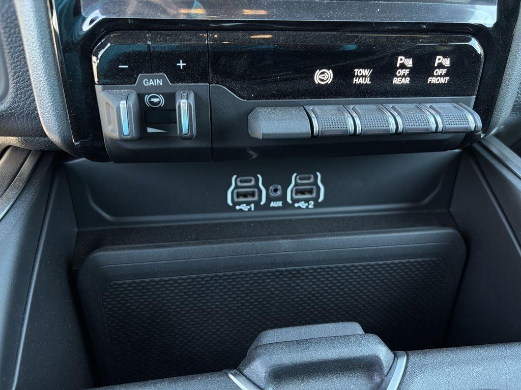 RAM 3500 Big Horn Crew Cab LWB 4WD DRW 2026