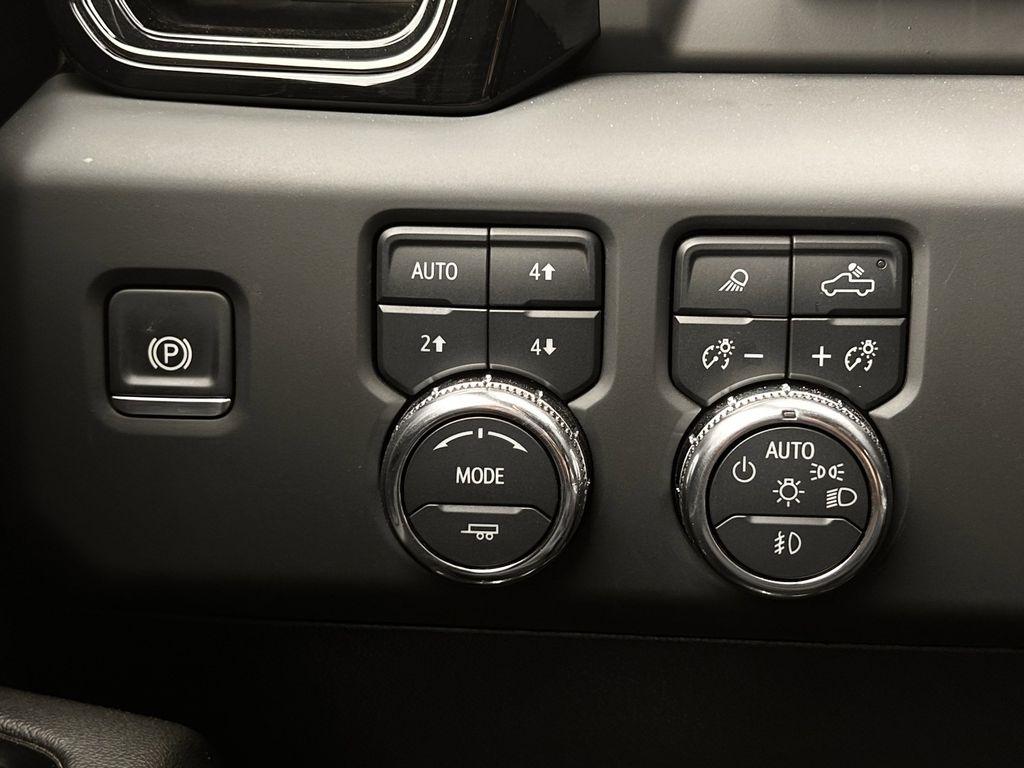 GMC Sierra 2500HD AT4 Crew Cab 4WD 2024