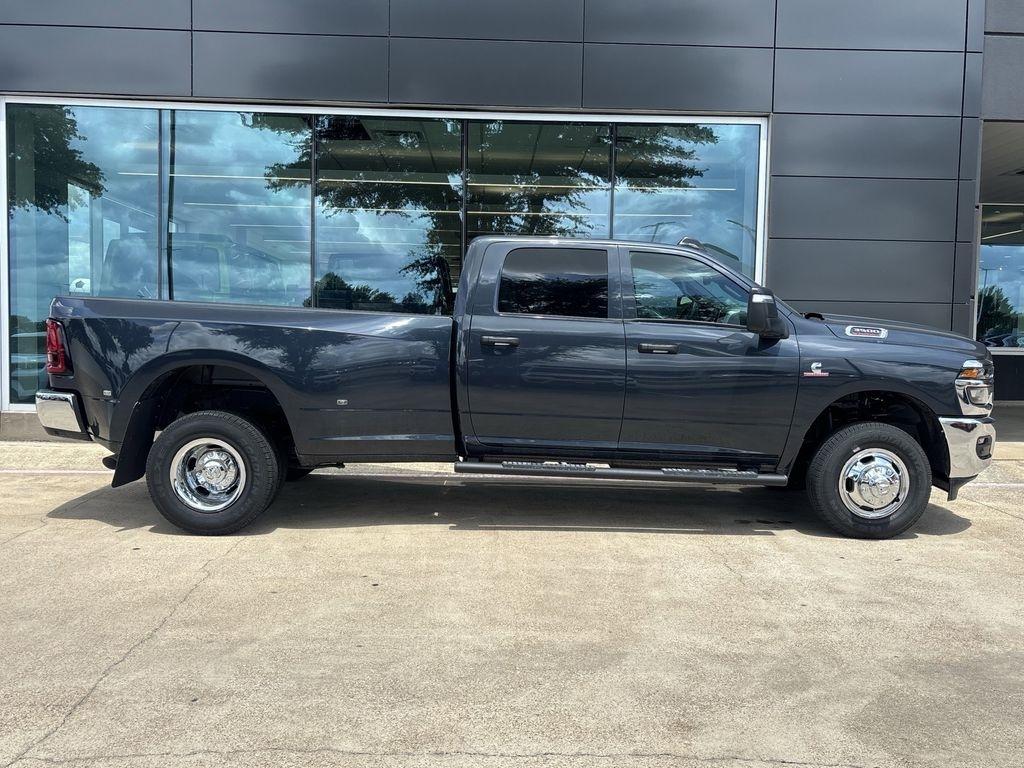 RAM 3500 Tradesman Crew Cab 4WD DRW 2026