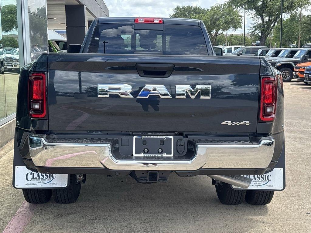 RAM 3500 Tradesman Crew Cab 4WD DRW 2026