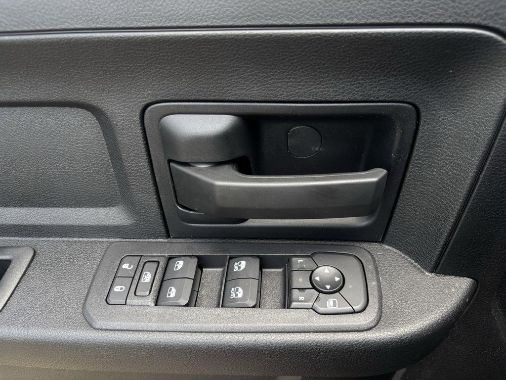 RAM 3500 Tradesman Crew Cab 4WD DRW 2026