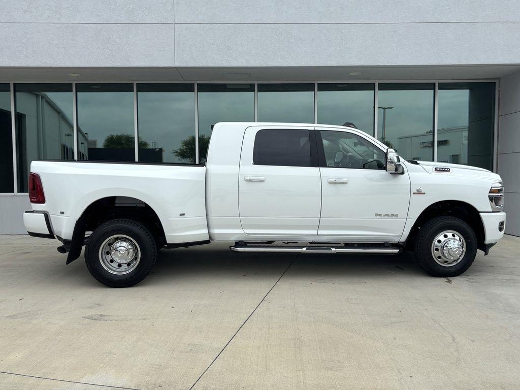 RAM 3500 Laramie Mega Cab 4WD DRW 2026