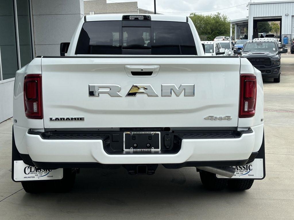 RAM 3500 Laramie Mega Cab 4WD DRW 2026