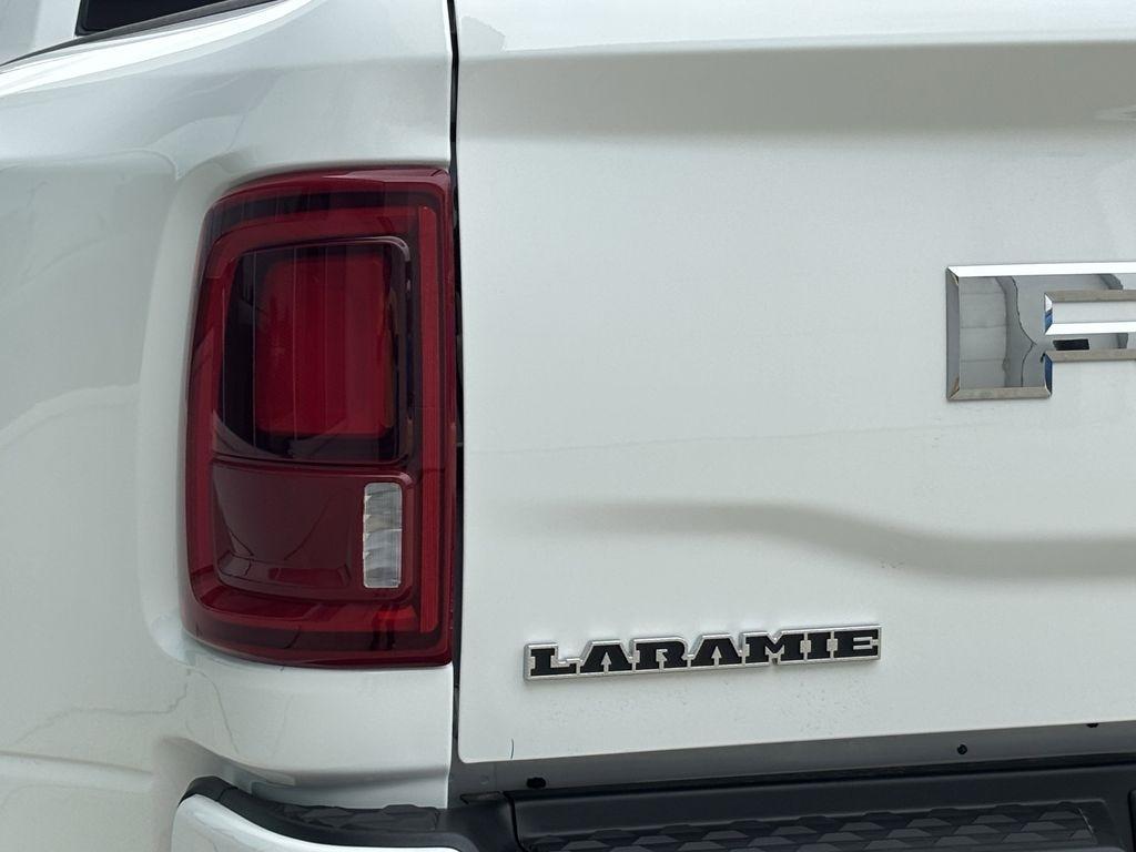 RAM 3500 Laramie Mega Cab 4WD DRW 2026