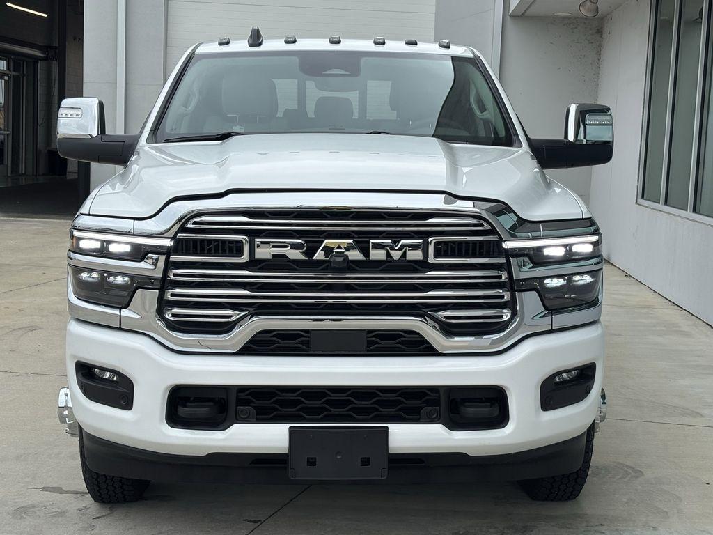RAM 3500 Laramie Mega Cab 4WD DRW 2026