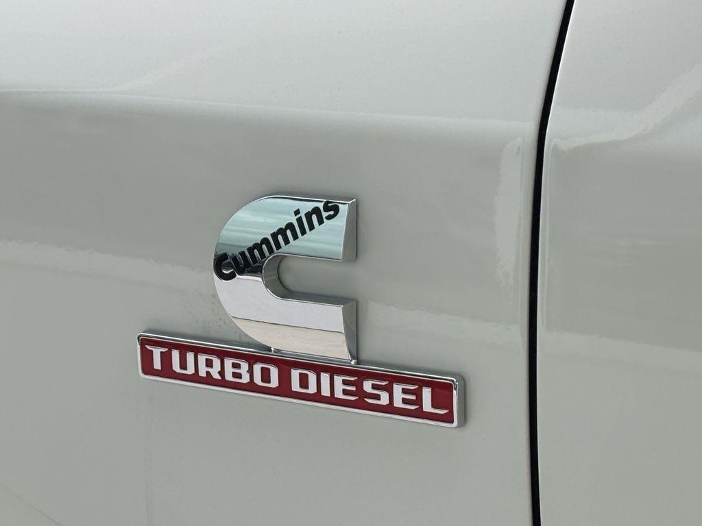 RAM 3500 Laramie Mega Cab 4WD DRW 2026