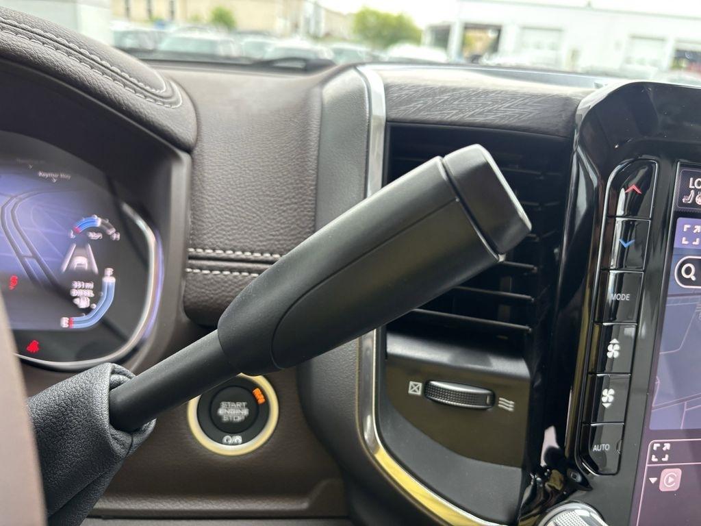 RAM 3500 Laramie Mega Cab 4WD DRW 2026