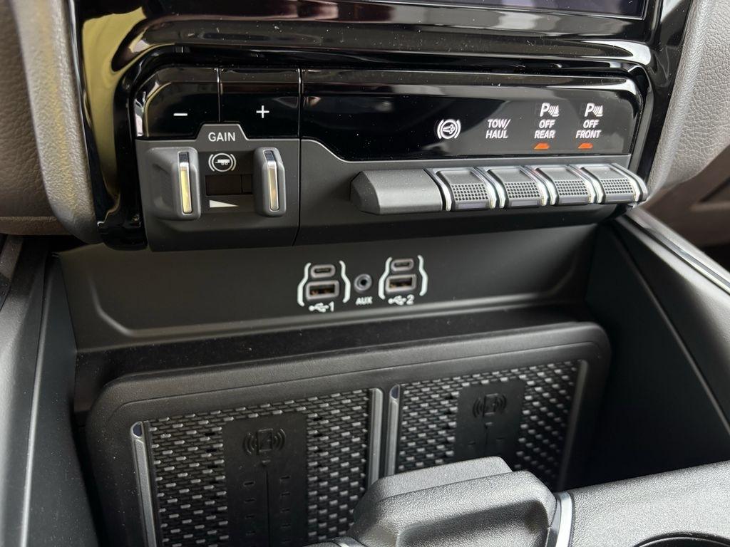 RAM 3500 Laramie Mega Cab 4WD DRW 2026