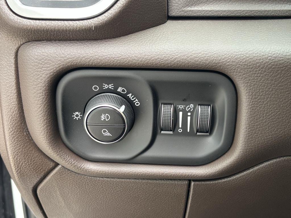 RAM 3500 Laramie Mega Cab 4WD DRW 2026