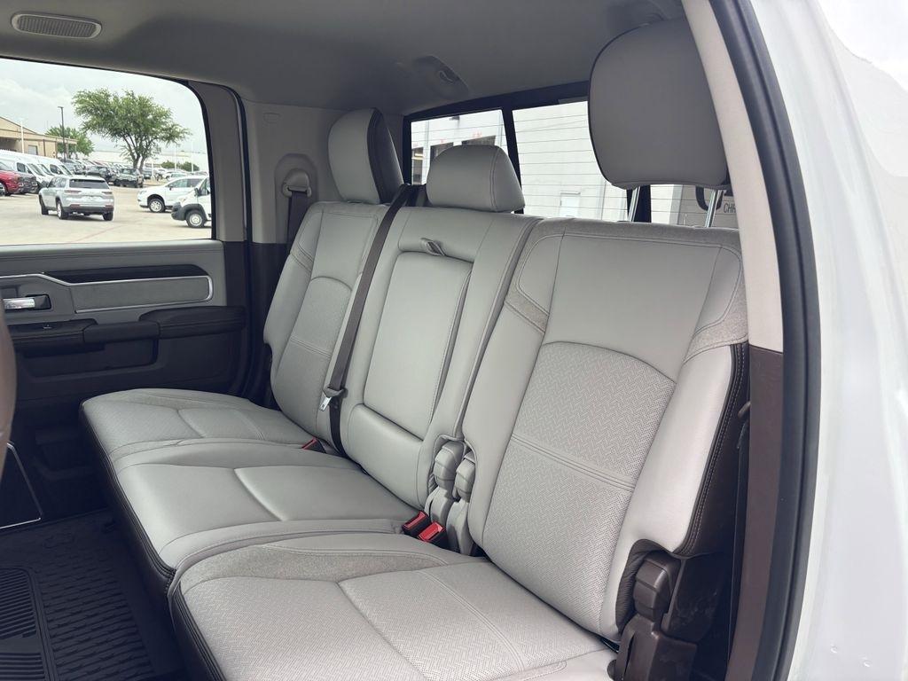 RAM 3500 Laramie Mega Cab 4WD DRW 2026