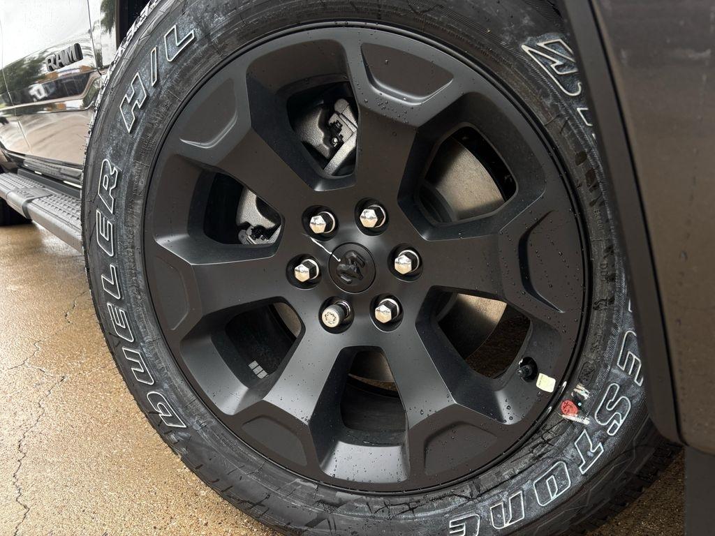 RAM 1500 Tradesman Crew Cab SWB 4WD 2026
