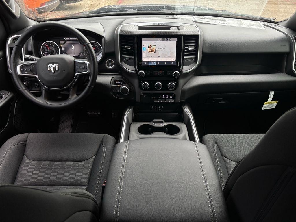 RAM 1500 Tradesman Crew Cab SWB 4WD 2026