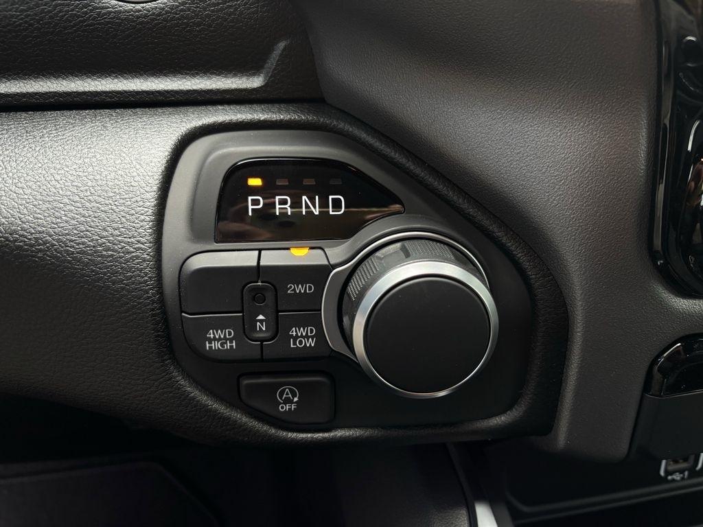 RAM 1500 Tradesman Crew Cab SWB 4WD 2026